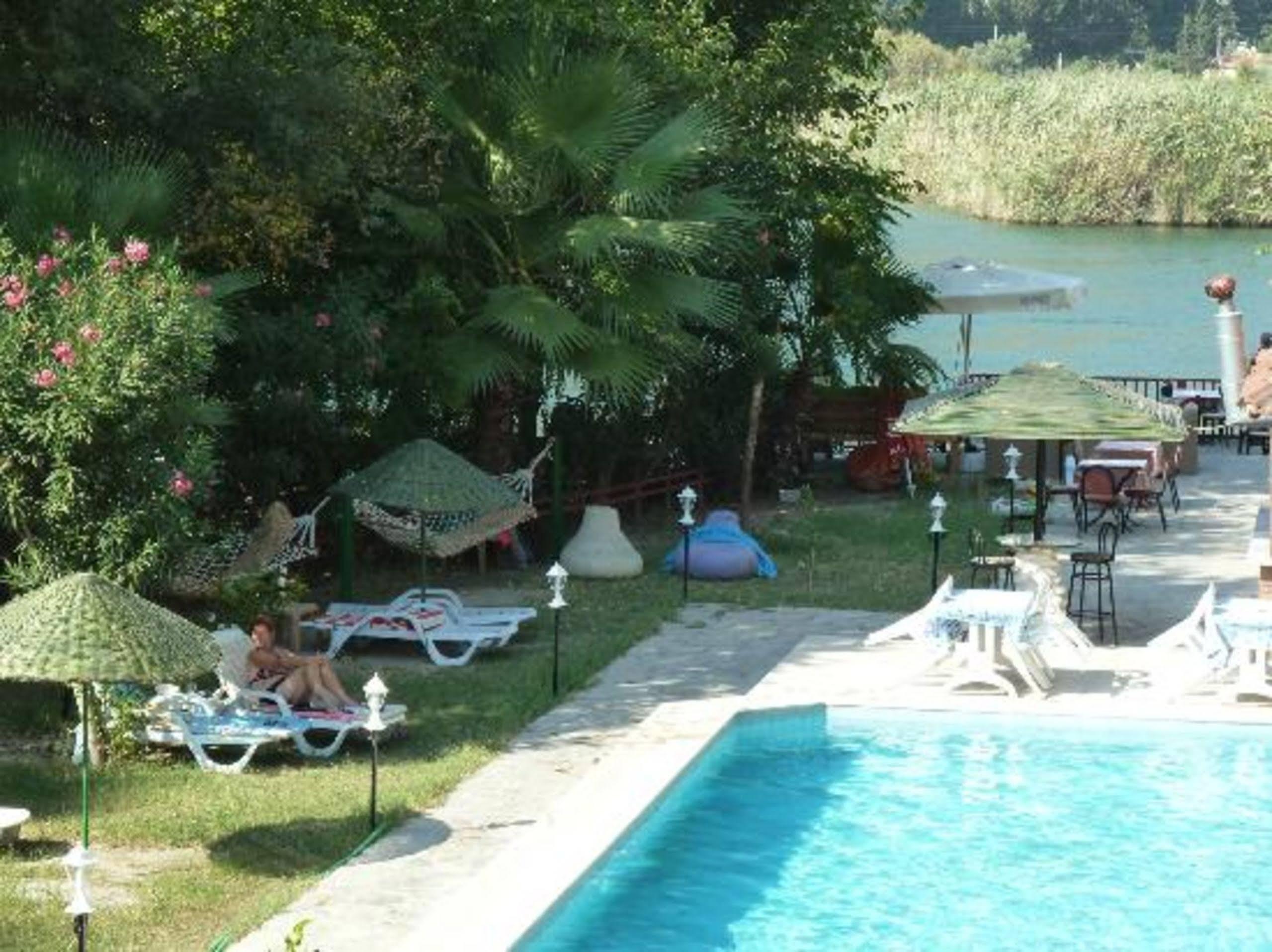 Holiday Hotel Dalyan Esterno foto